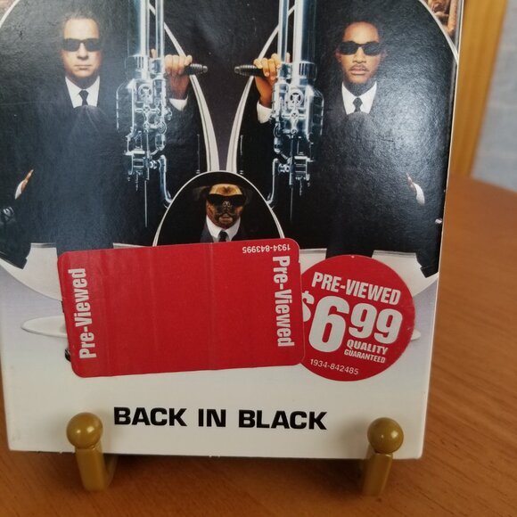 Men in Black II VHS with Blockbuster Rewind Sticker 2002 - Picture 2 of 7